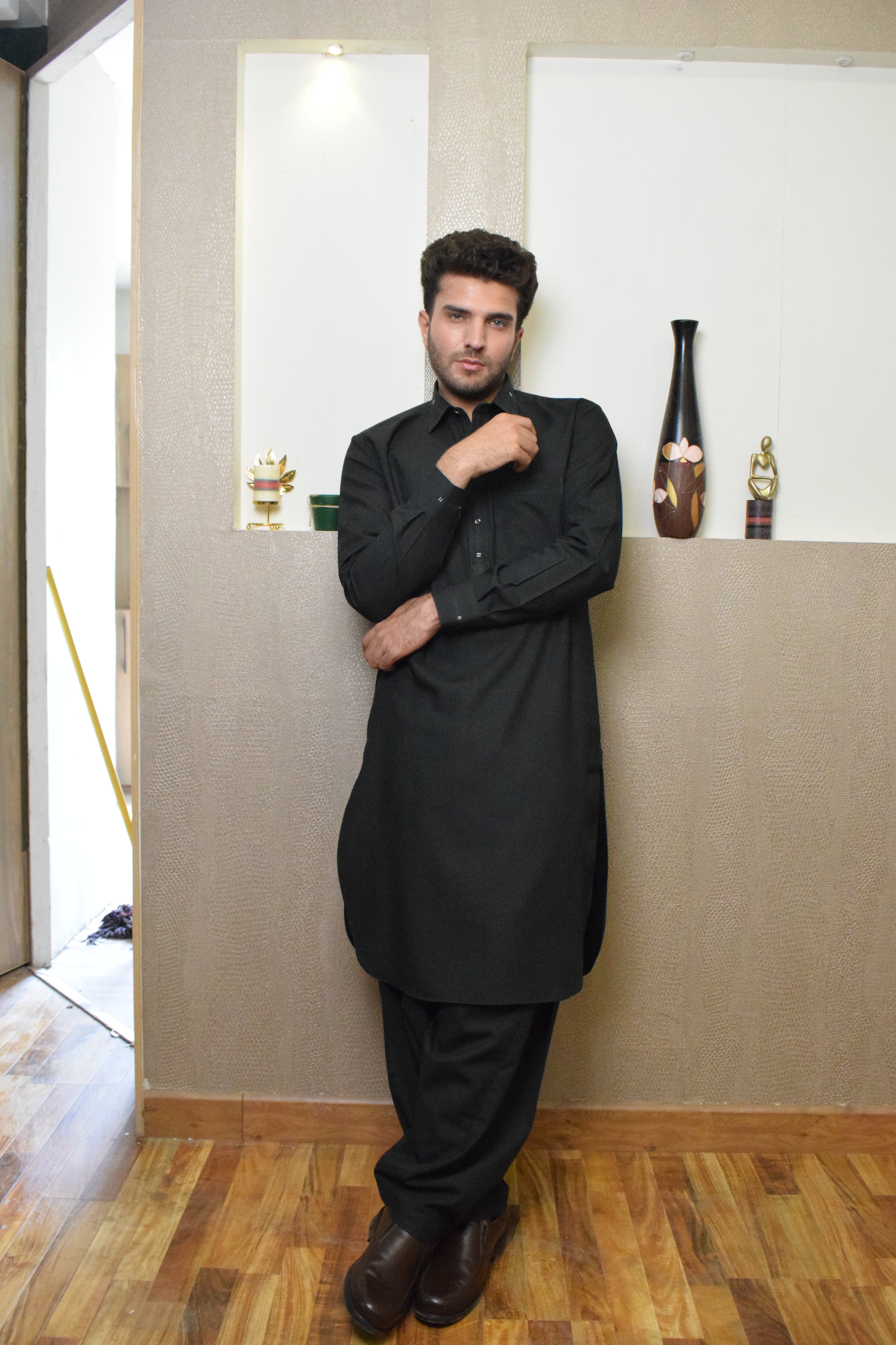 BLACK KAMEEZ SHALWAR
