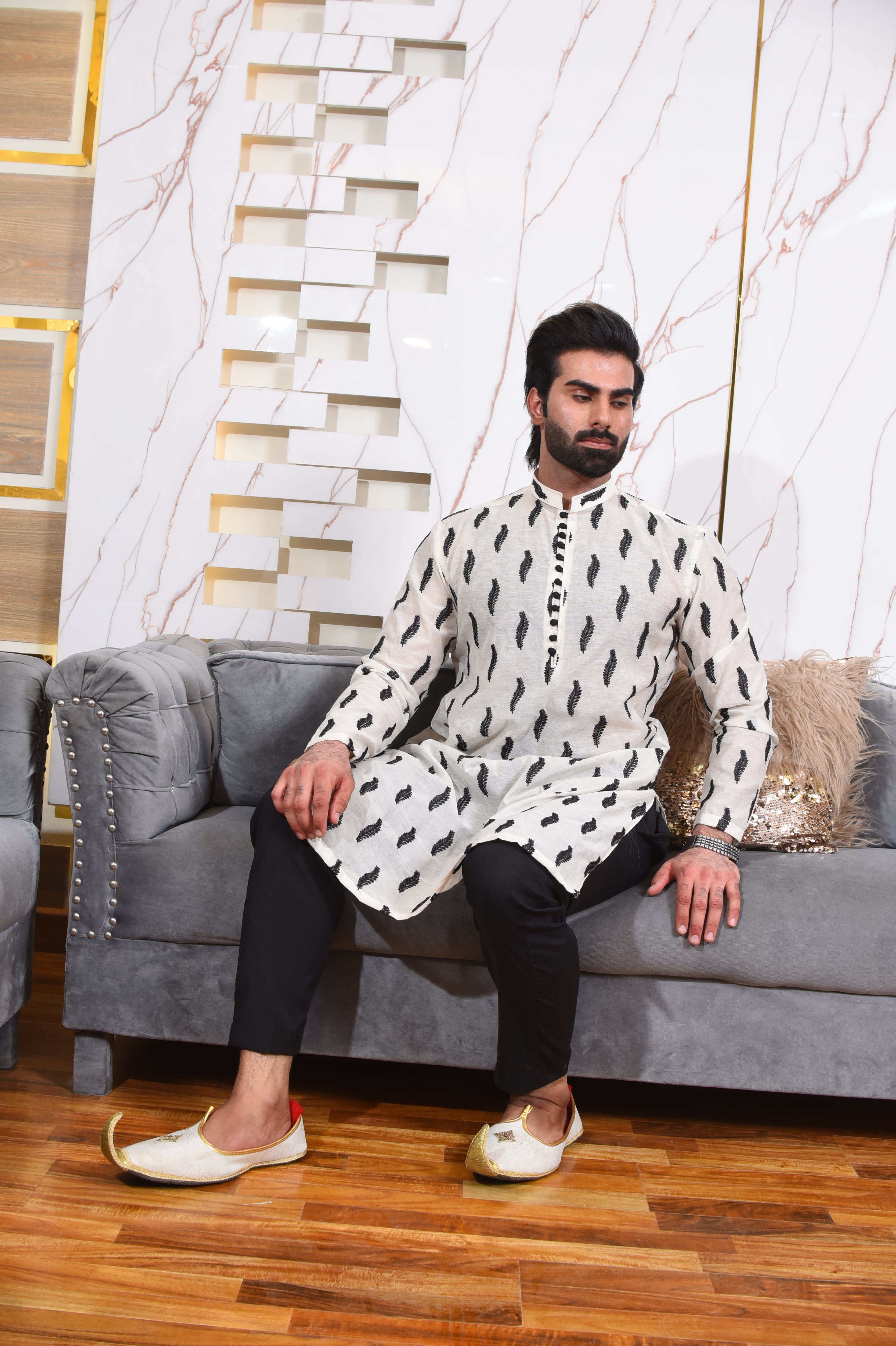 Off White Kurtra